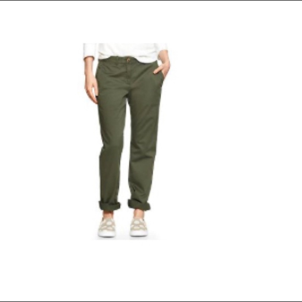 GAP Broken-In Straight Khakis in Baby Tweed